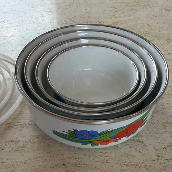 Vintage White Enamelware Nesting Bowls Set of 4 w Lids — Red/Orange/Blue Flowers - Picture 12 of 16